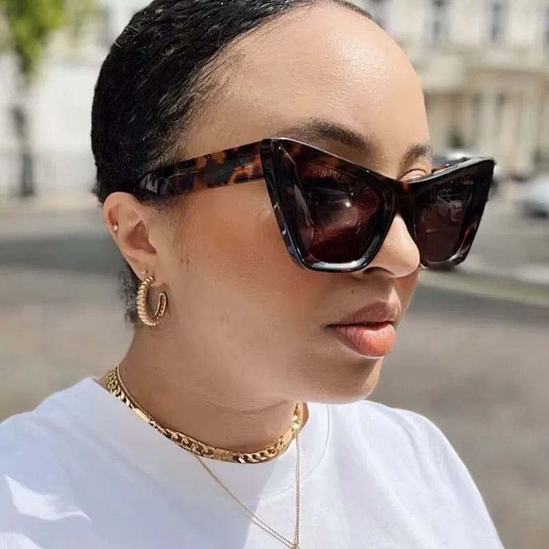 نظارات شمسيه نسائيه كلاسيكيه - Classic women's sunglasses