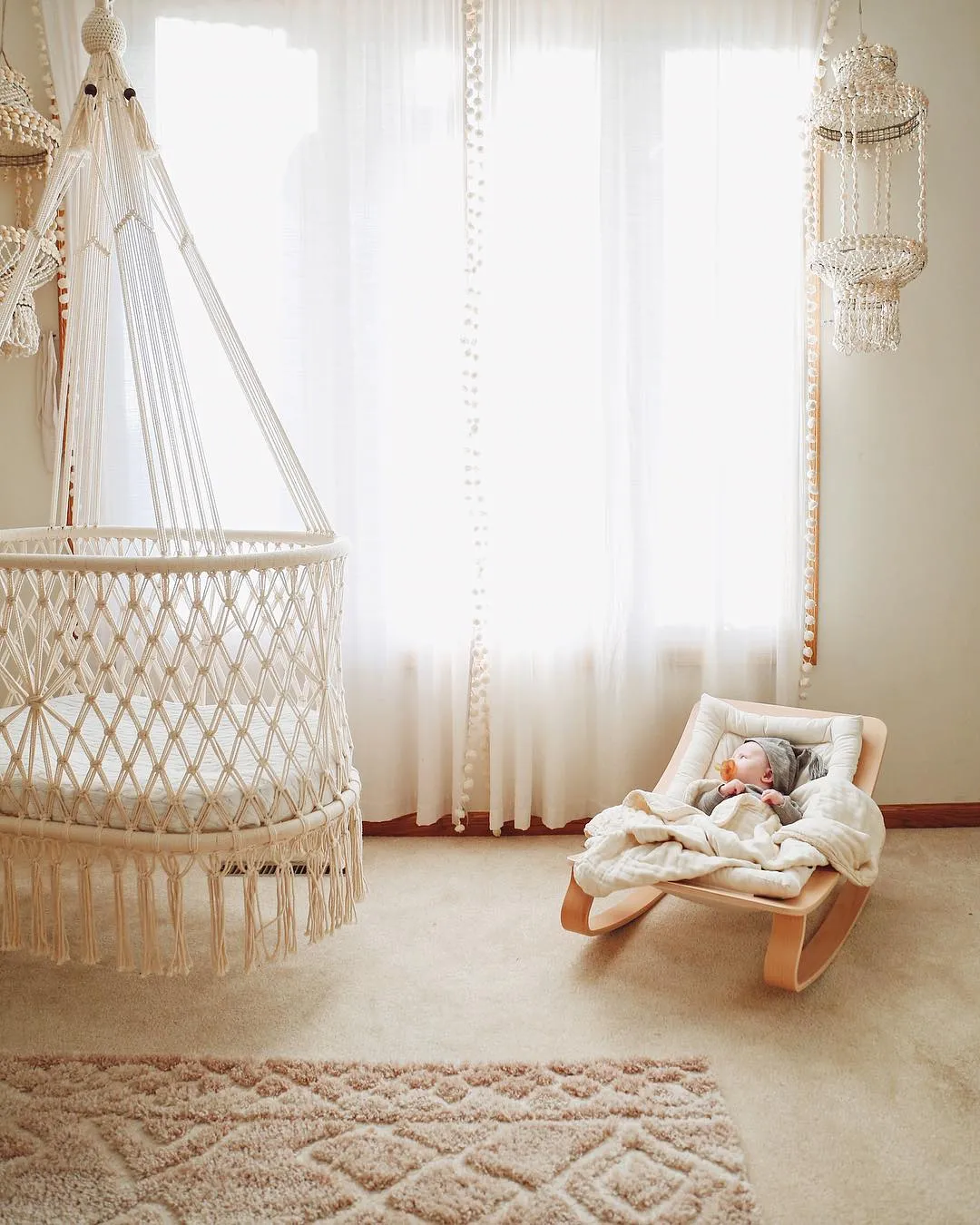 Bassinet in Macrame (Hanging Moises) - Wicker base - Handmade in Nicaragua